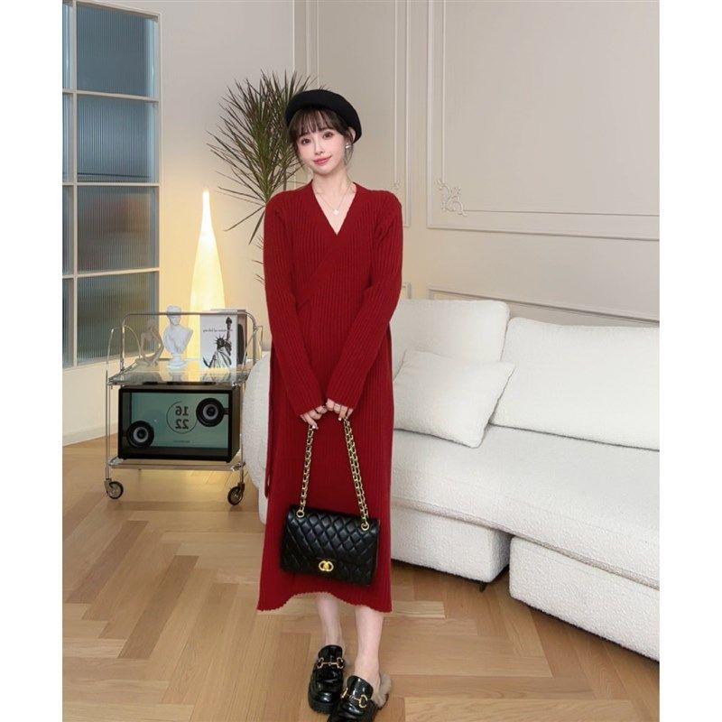 【费洛伊德】娜娜的孕期穿搭孕妇装秋冬可哺乳中长款连衣裙2025新