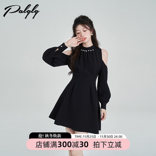 高级感气质露肩收腰黑色a字千金裙 女秋冬季 赫本风挂颈长袖 洋装