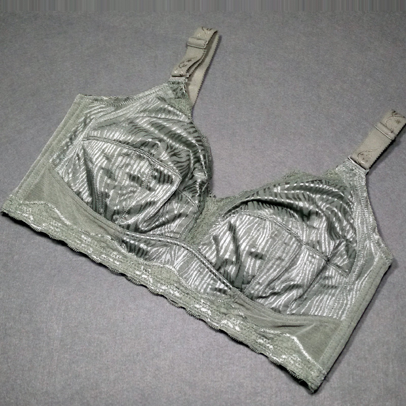 大胸显小无钢圈胸罩薄款全罩杯胖mm44F大尺码内衣女士无海绵夏透