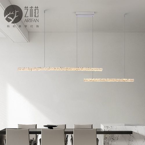 餐厅吊灯2024新款高级感天然水晶现代简约意式吧台餐桌长条一字灯