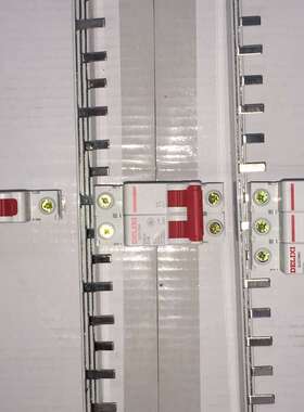 C45/3P 63A汇流排,紫铜1.5厚*7mm宽 DZ47汇流排,3P汇流排 KT003