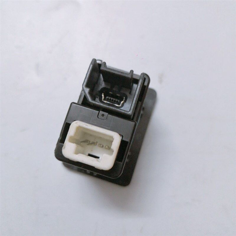 新蓝鸟新天籁轩逸新奇骏新逍客车载充电器USB接头插头AUX电源插座