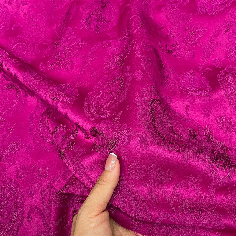 玫红色腰果花提花旗袍礼服布料国潮风春秋重磅裤子连衣裙喜服面料