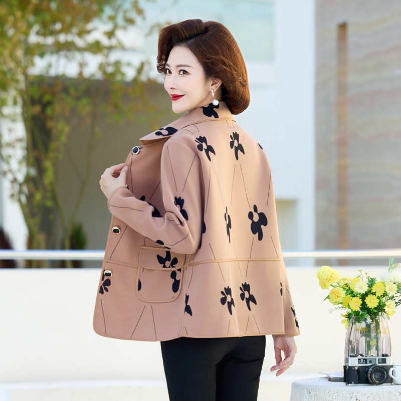 妈妈秋装外套短款上衣中年洋气夹克2024新款中老年人女装气质风衣