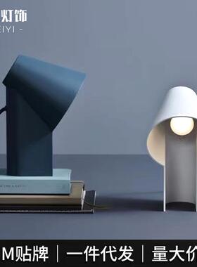 宝蓝色白色铁艺北欧创意简约台灯设计师卧室床头灯装饰高级台灯