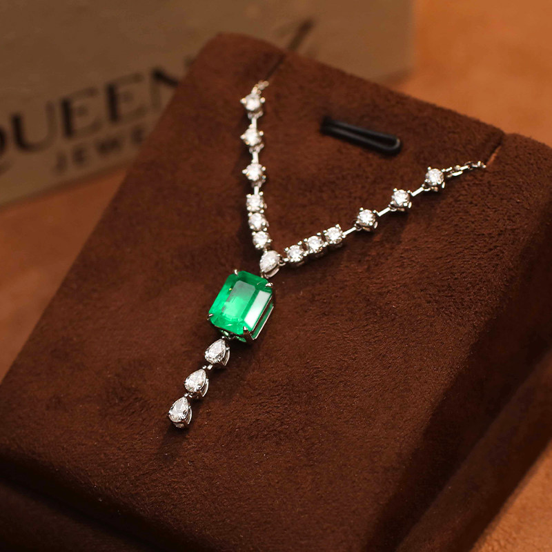 QUEENA.Z 2026新品设计师系列女士18k金祖母绿项链HH580401001