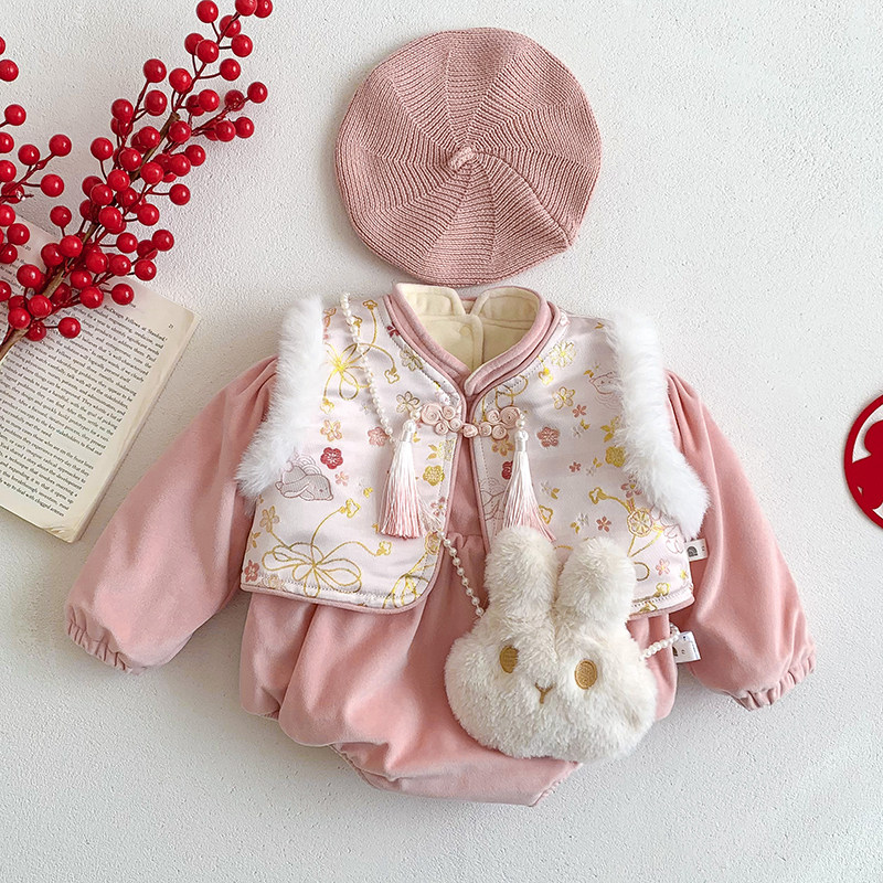 婴儿新年款连身衣冬装女宝宝年服加绒冬装包屁衣拜年服马甲两件套