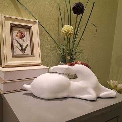 简约现代意境白色卧马电视柜玄饰关摆样板VIK件房售摆楼处软装品