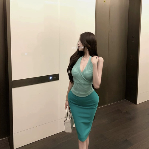 薄荷绿交叉v领无袖针织背心女夏季修身收腰纯欲风短款显身材上衣