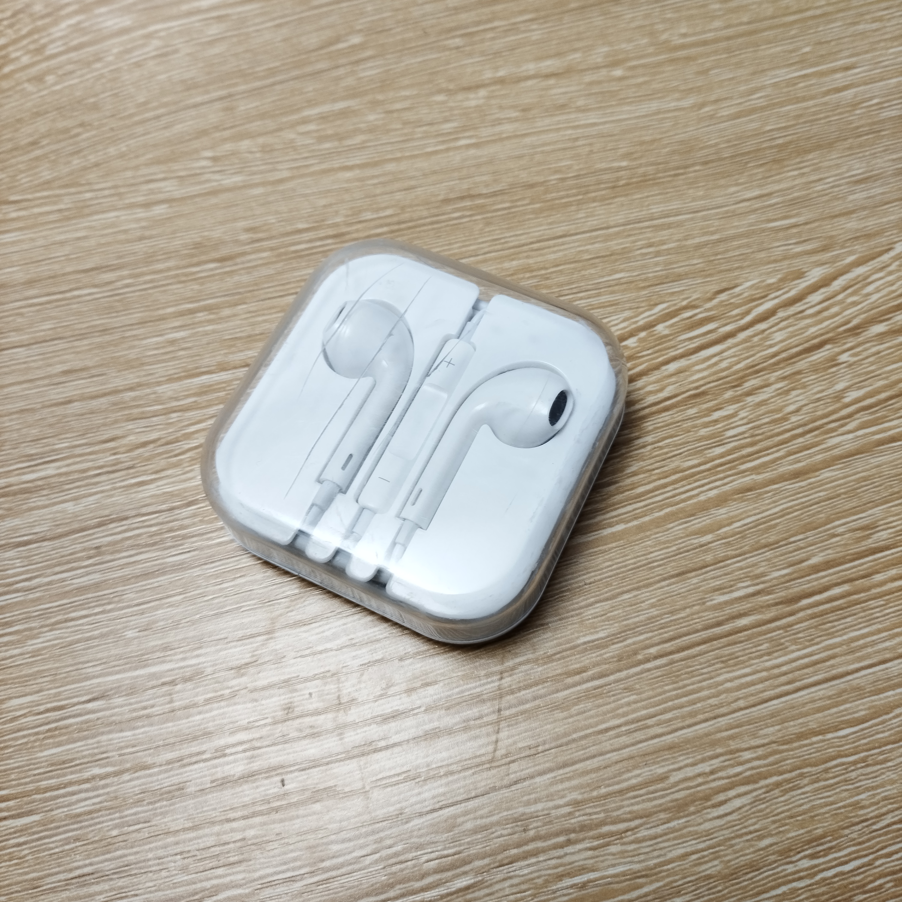 库存3.5有线小耳机 盒子裂/划痕 做工略粗糙 未使用 DY