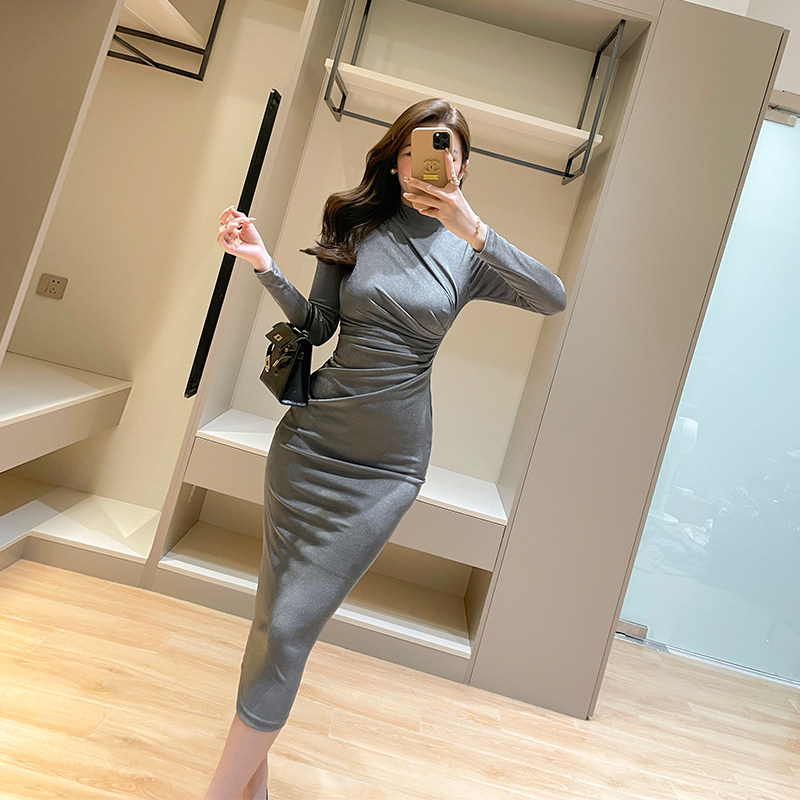 配大衣打底连衣裙女秋冬新款法式性感女人味高领修身显瘦内搭长裙