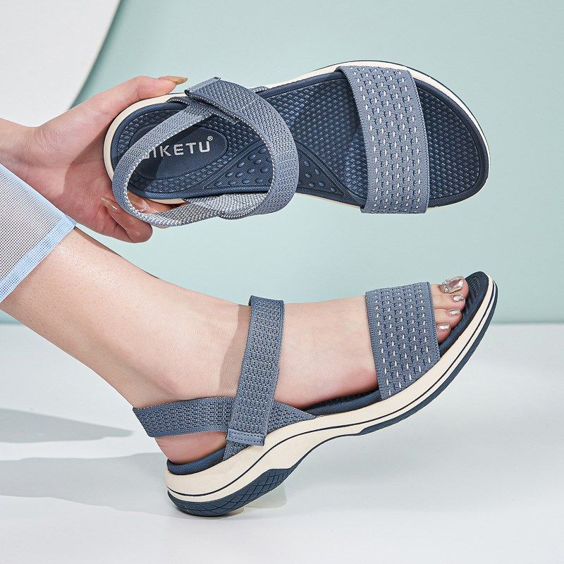 超轻凉鞋女款夏季平底一字带坡跟软底海边度假防滑沙滩鞋妈妈外穿