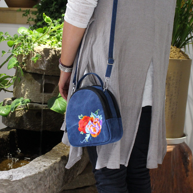 2021新款民族风绣花包包帆布刺绣小包中国风牡丹手提斜跨单肩女包