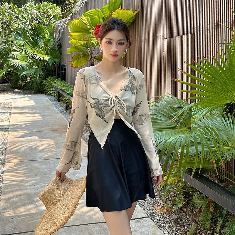 2024新款裙式连体高级感保守大码泳衣微胖女孩遮肉泡温泉度假泳装