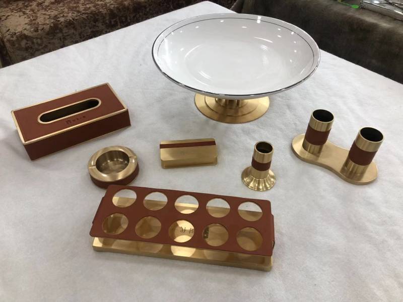 KTV摆台用品不锈钢包皮新款纸巾盒烟缸轻奢风格耐摔金属纯铜摆件