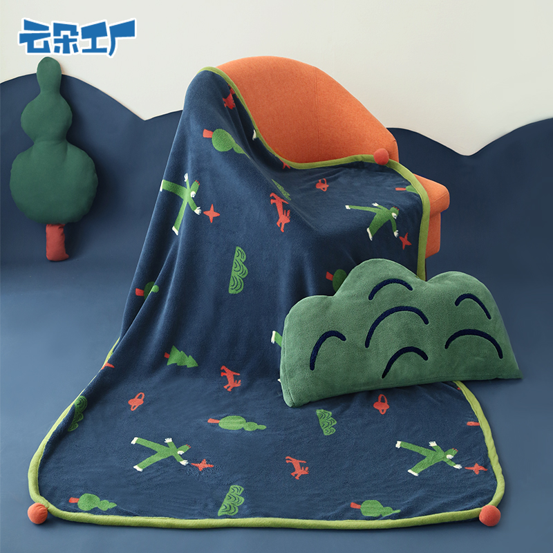 云朵工厂夜行巨人两用抱枕毯珊瑚绒靠枕被办公室午睡两用毯子
