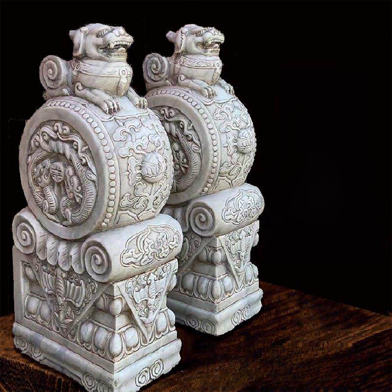 白色大理石石雕门墩，匹秀麒麟家门套一对，石鼓门一对，鼓石一对