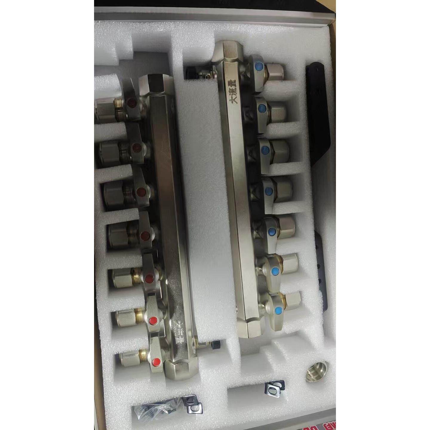 地暖黄铜分水器接主管道32PPR接20地暖管