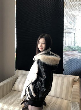 Joeyoo秋冬新款设计感甜酷拼接毛领黑色皮衣女连帽可拆卸加绒外套