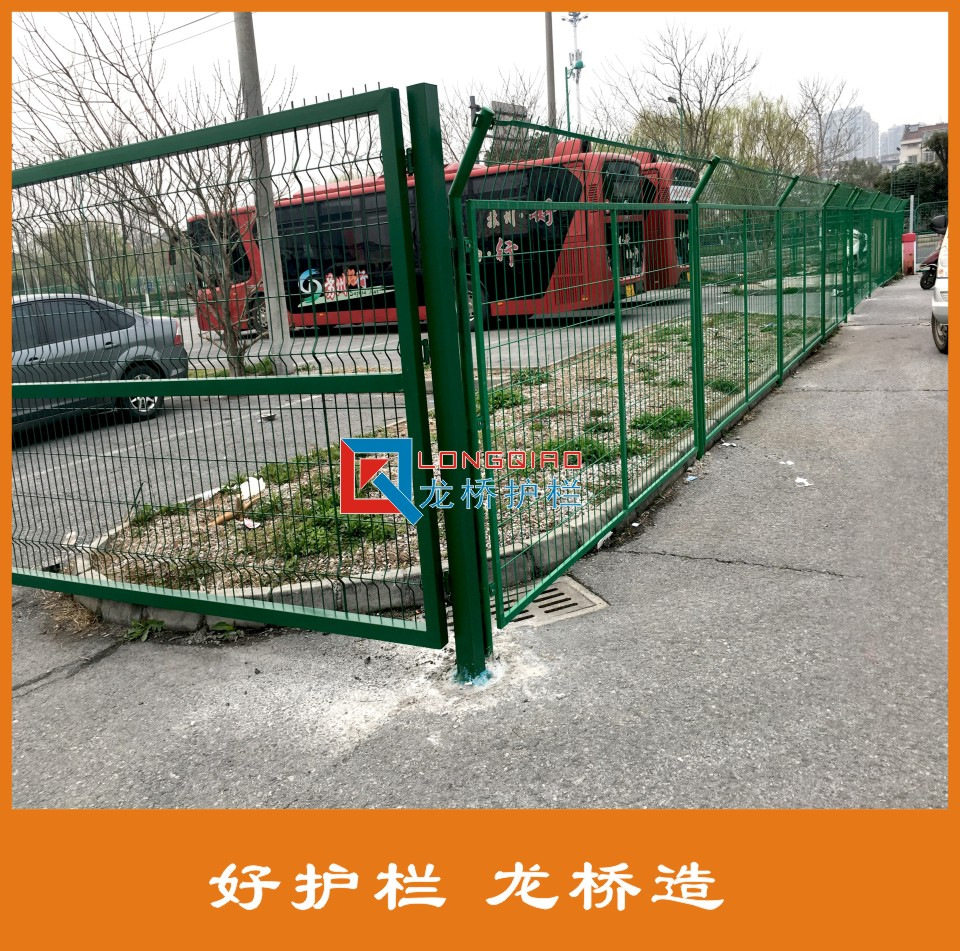上海铁路防护栅栏 铁路金属防护格栅栏 高速公路围栏网厂 龙桥