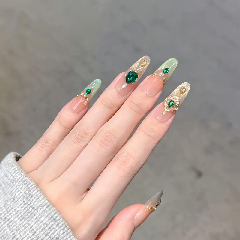 冰川冰透绿宝石钻微笑猫眼穿戴甲