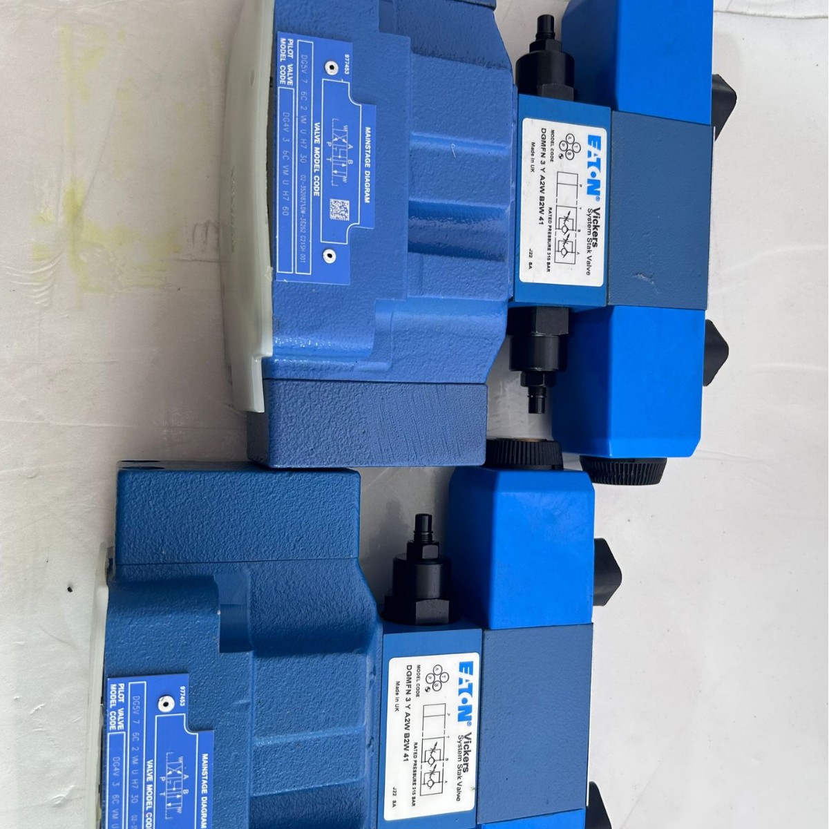 伊顿威格士858AN00001A KBFDG4V-5-2C70N-Z-M1-PE7-H7-12 比例阀