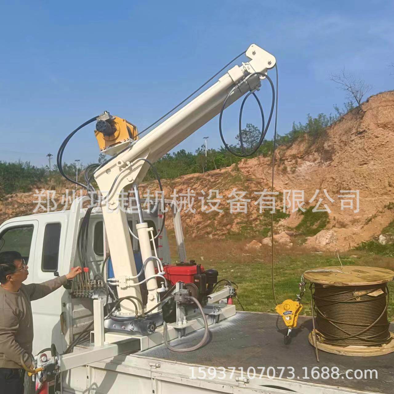 汽车车载吊机车用小型吊臂起重机折臂吊伸缩吊臂货车加装随车吊