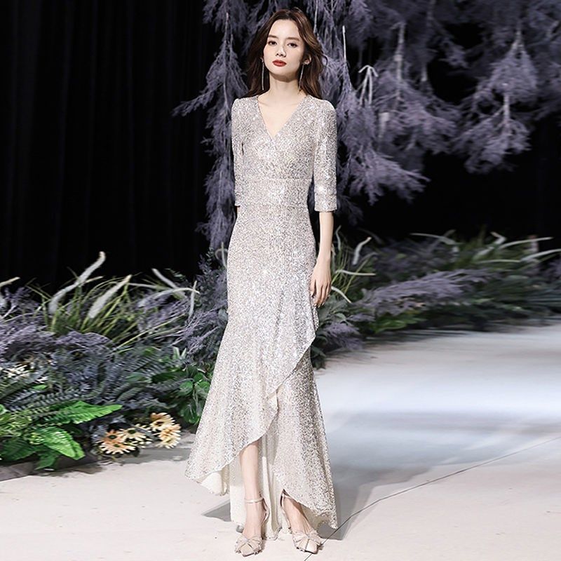 香槟色晚礼服女高级感轻奢小众高端设计感亮片主持人连衣裙小个子