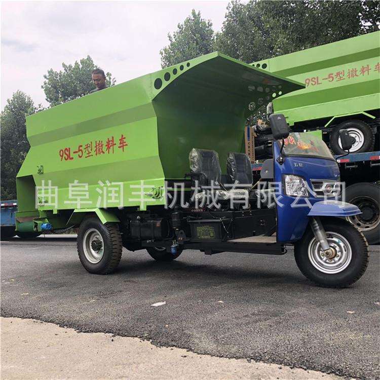 厂家生产羊舍喂料机电动三轮喂车青草舍撒TDT料车移动方便羊料机