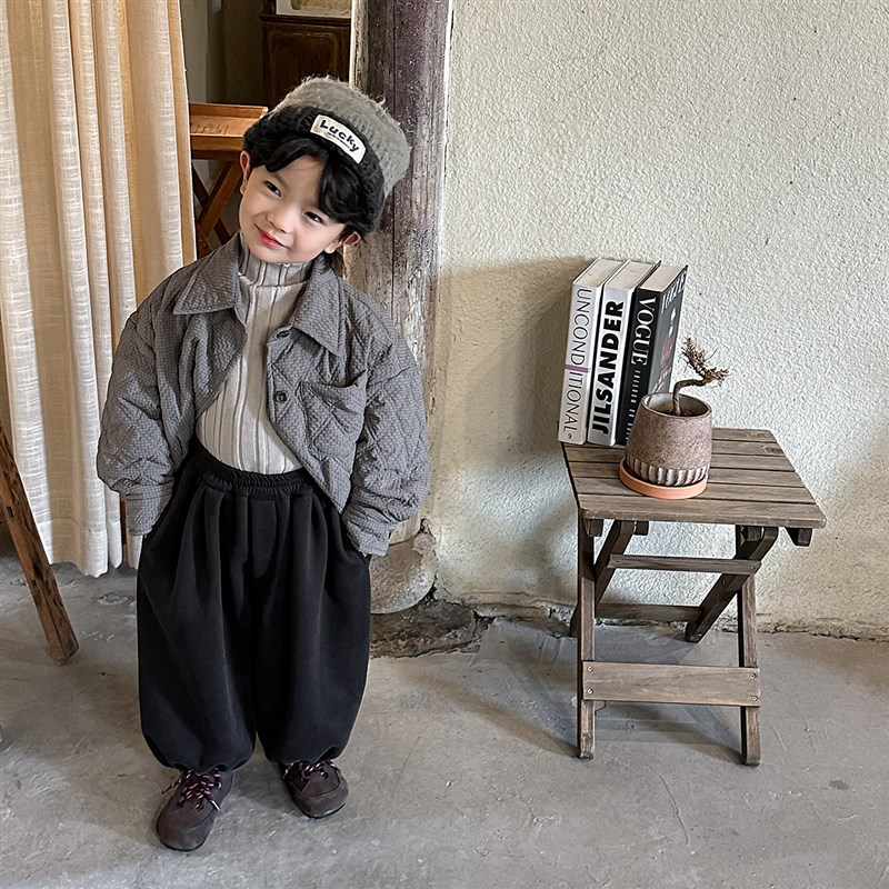 暮晨家早春新款2025男童半高领坑条毛衣中小童加厚保暖内搭打底衫