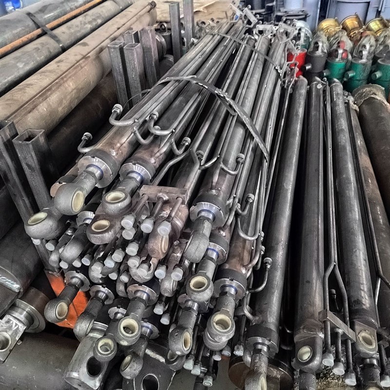 热销吊车液压支腿油缸 垂直液压缸 横出腿液压油缸 行程1.21.3米1