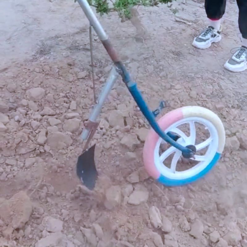 热销手推式耘锄小型家用除草开沟翻土神器松土农用工具翻土犁铧人