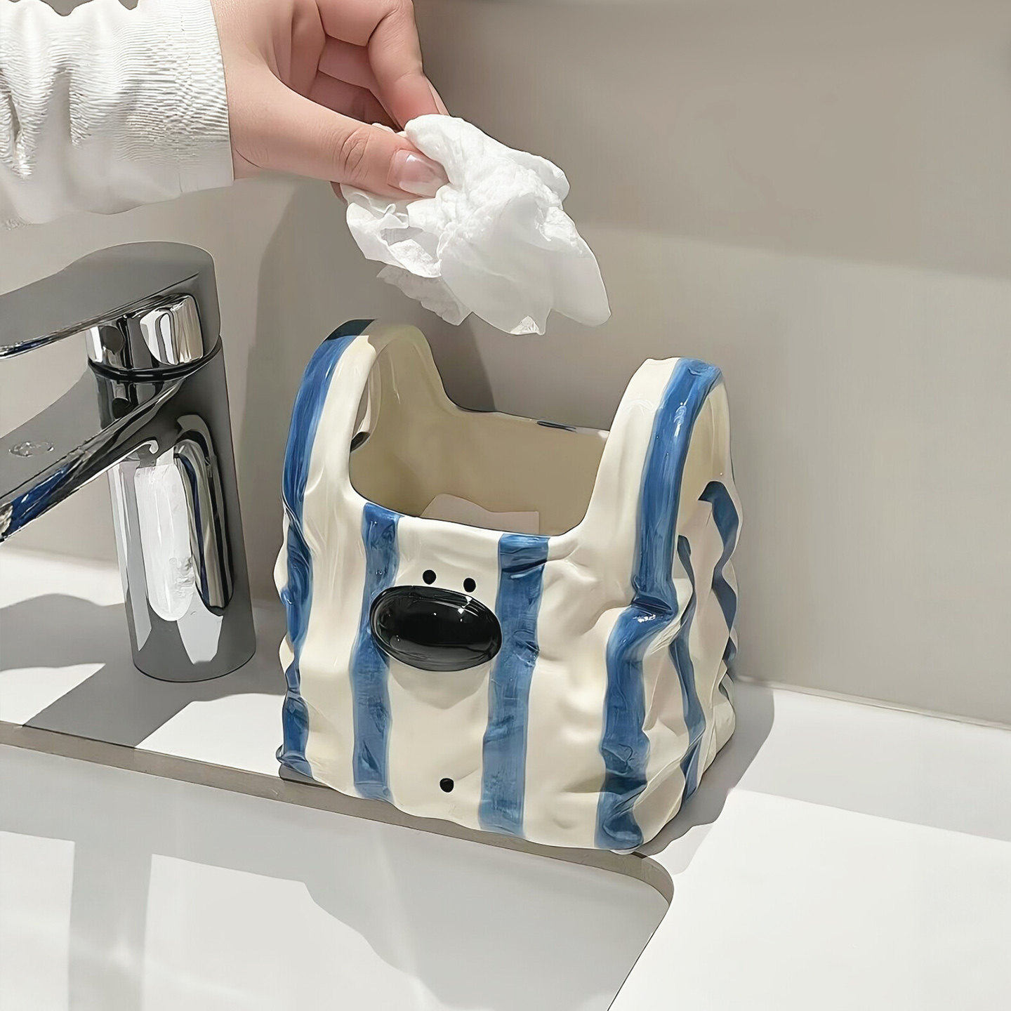 洗脸巾废弃收纳盒牙膏牙刷置物架洗手台镜前台面杂物陶瓷收纳筒