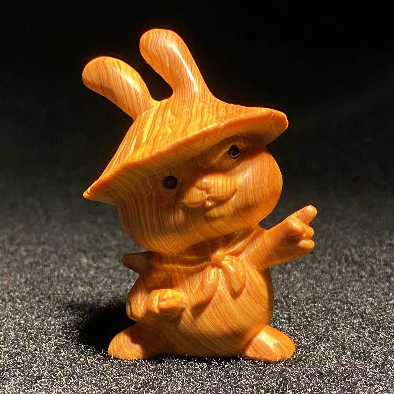 崖柏木雕手把件傲娇兔把玩件动物文玩挂件直播带货木质工艺品批发
