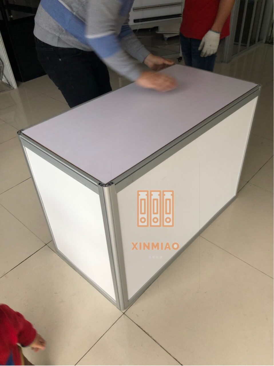 简易折叠桌子 会展折叠前台桌子 会议展览简单折叠桌子 生产厂家