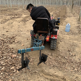 多功能手扶链轨式小型履带耕地机 趟地机 大棚地山坡大棚施肥机