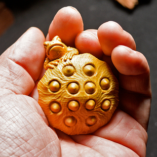 小叶黄杨木雕《金蟾莲蓬》手把玩件男士人物随身挂件工艺文玩摆件