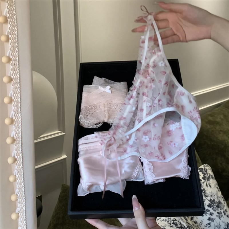 《恋爱气息》粉色蕾丝网纱纯棉裆内裤女低腰蝴蝶结V绑带女生三角