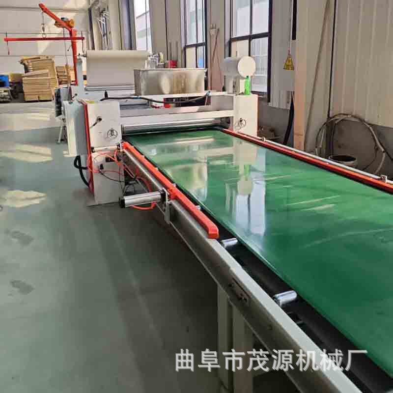 人造防震草坪缓冲垫复合机 泡棉隔音棉贴合机 塑料草坪橡塑棉粘贴