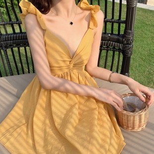 沙滩裙女超仙初恋奶甜裙子2022新款 海边度假连衣裙 吊带裙夏季 短款