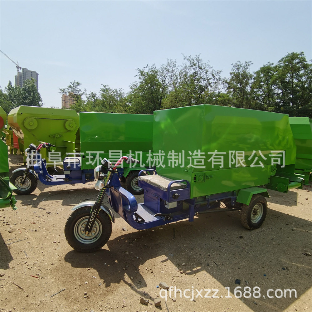 养殖场抛料机 牛羊自动喂料车 柴油动力撒料车