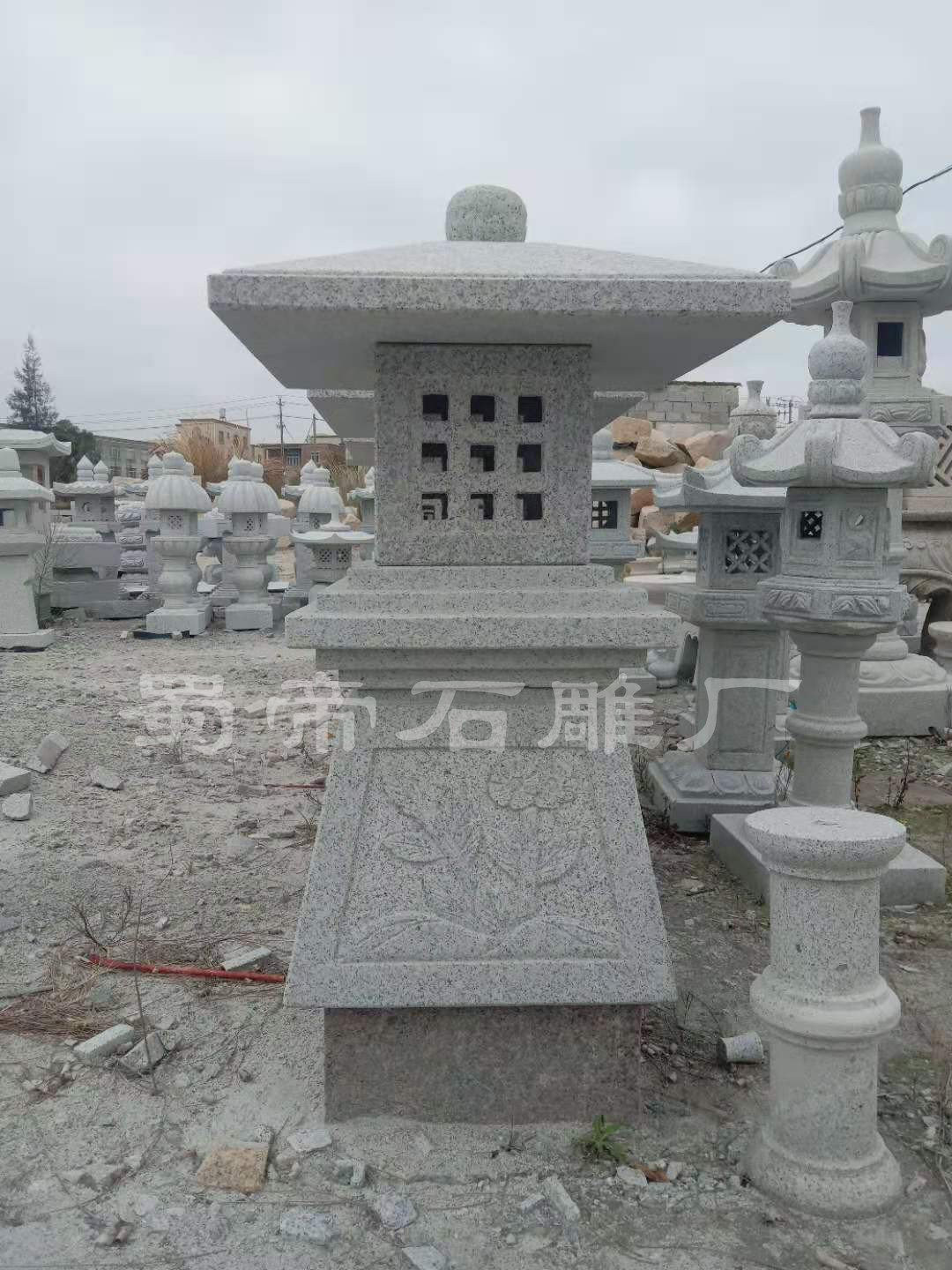 太阳能庭院草坪照明石灯笼