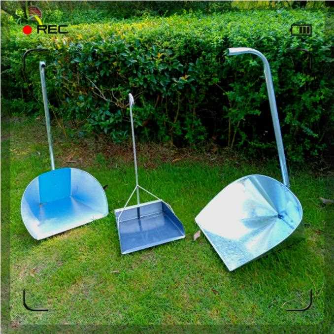 直销新款铁簸箕环卫特大号保洁工人老式不锈钢皮户外畚箕木把柄垃