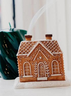 直销新款跨境新品家居装饰品摆件姜饼屋香锥燃烧器烛台客厅摆件树