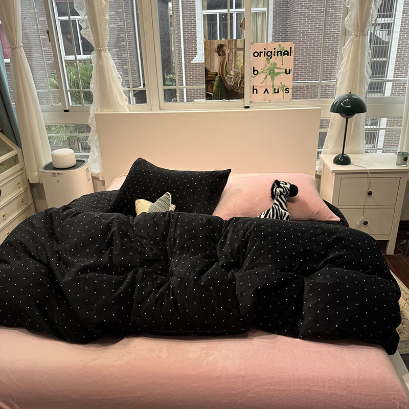 珊瑚绒保暖甜酷奶油三件套加厚