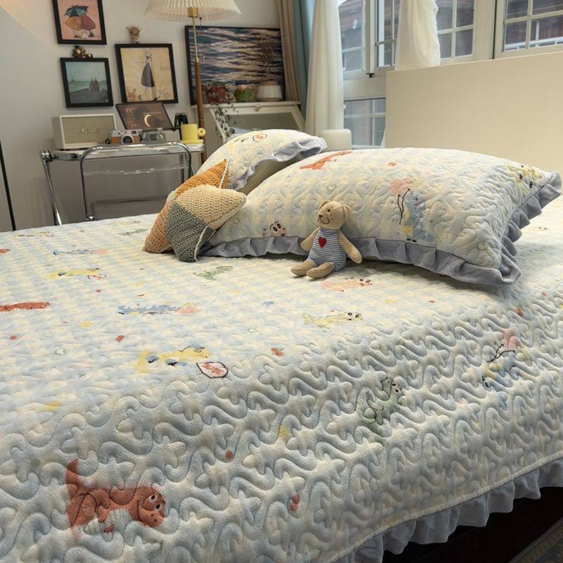 卡通恐龙床盖三件套冬季牛奶珊瑚绒夹棉加厚防滑款花边绗缝床单件,床上用品,床盖,淘宝优惠券,粉丝福利购,淘宝优惠卷