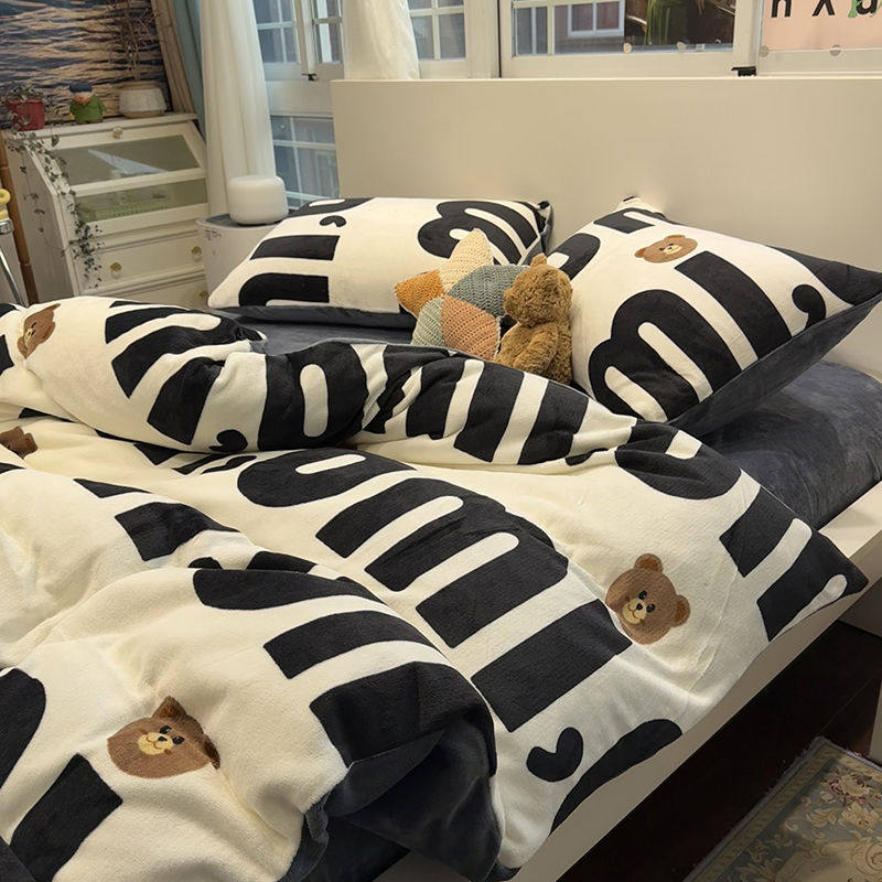 字母小熊牛奶绒四件套加厚冬天加绒被套珊瑚绒床单三件套床上用品