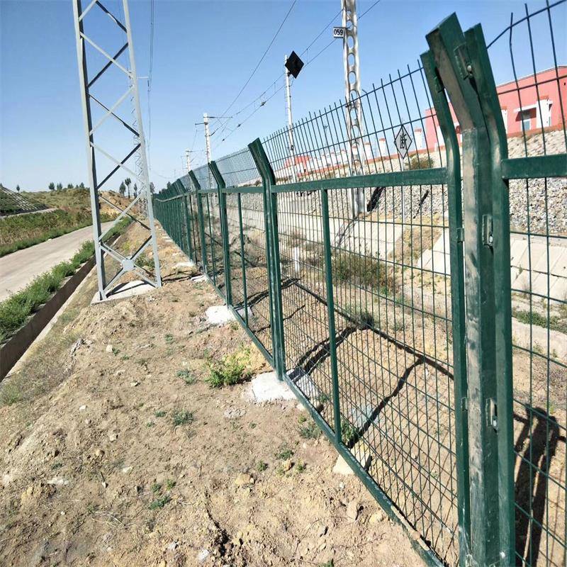 8001铁路护家网8002下防护栅栏铁路浸302栏塑桥金属网片厂现货