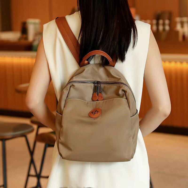 小众旅游双肩包女2025新款时尚小背包高级感轻便通勤包包旅行背包