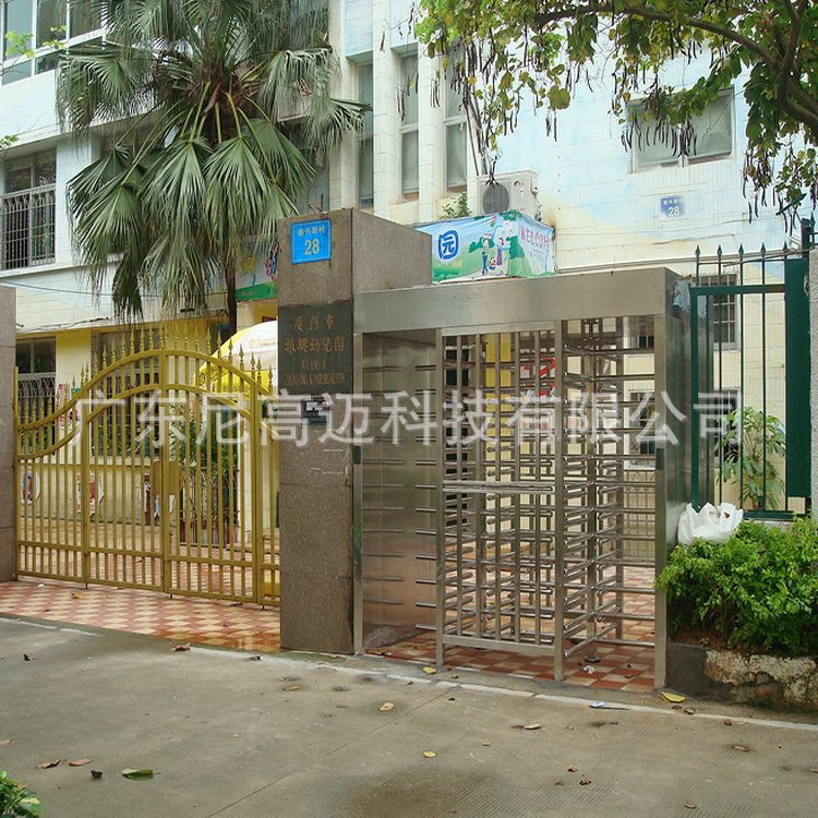 厂家销售双通道全高栅栏十字旋转闸机幼儿园进出防尾随半自动闸机
